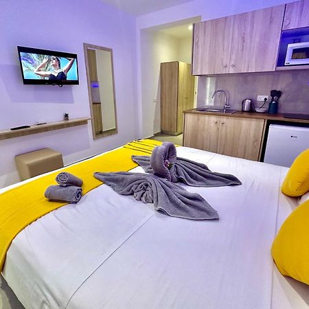 Sun Plaza Suites - Adults Only 아이아 나파 외부 사진