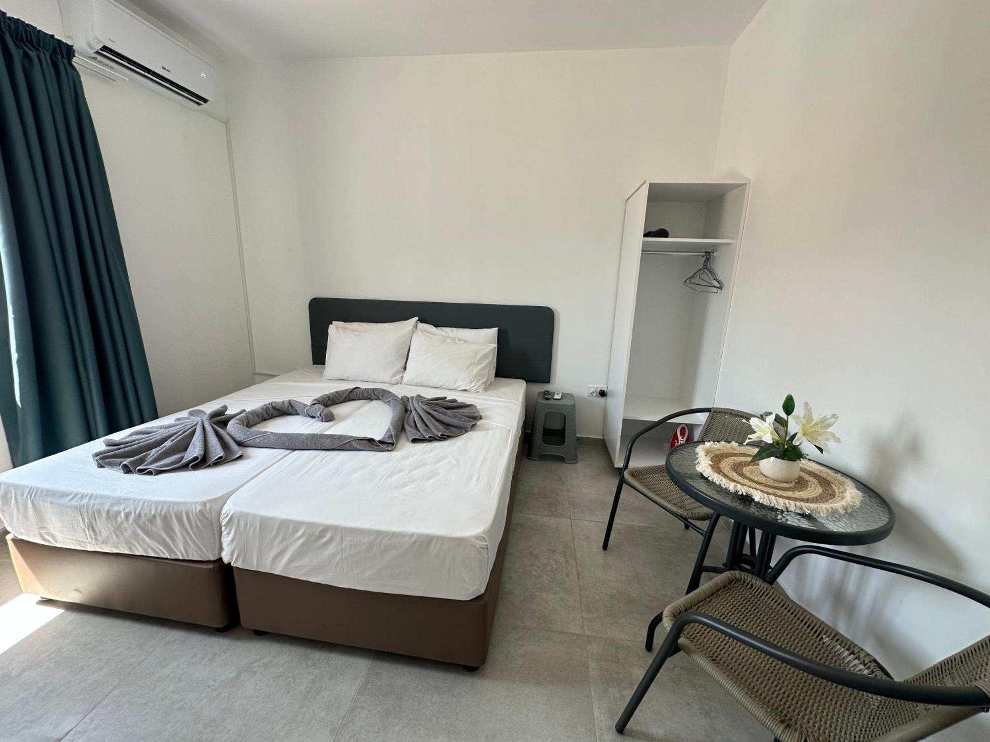Sun Plaza Suites - Adults Only 아이아 나파 외부 사진