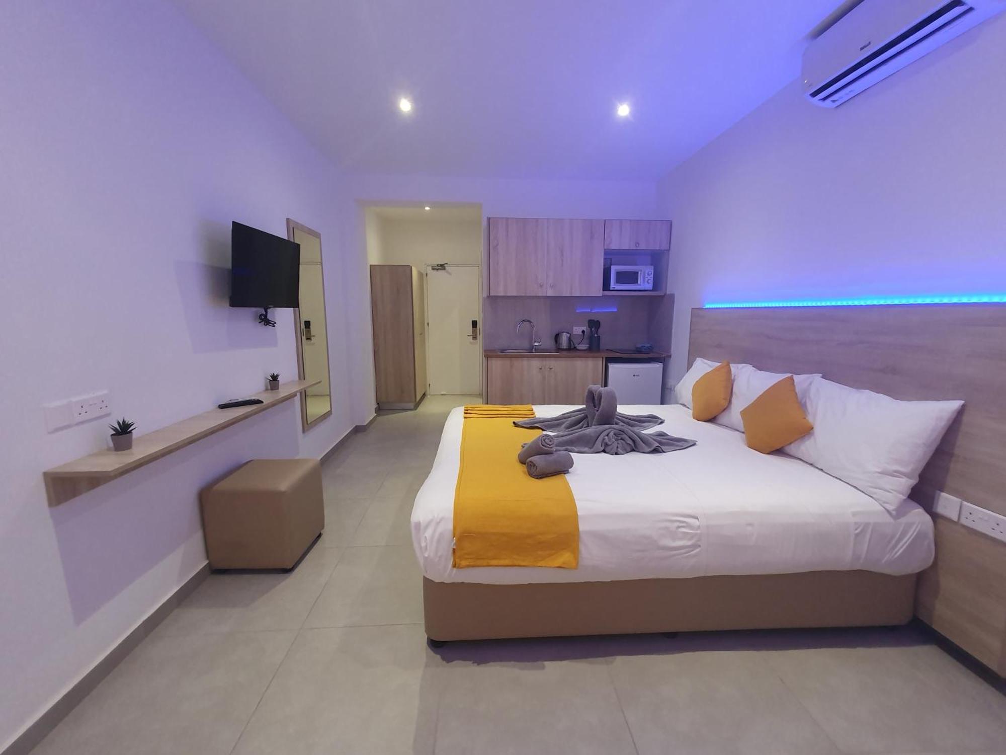 Sun Plaza Suites - Adults Only 아이아 나파 외부 사진