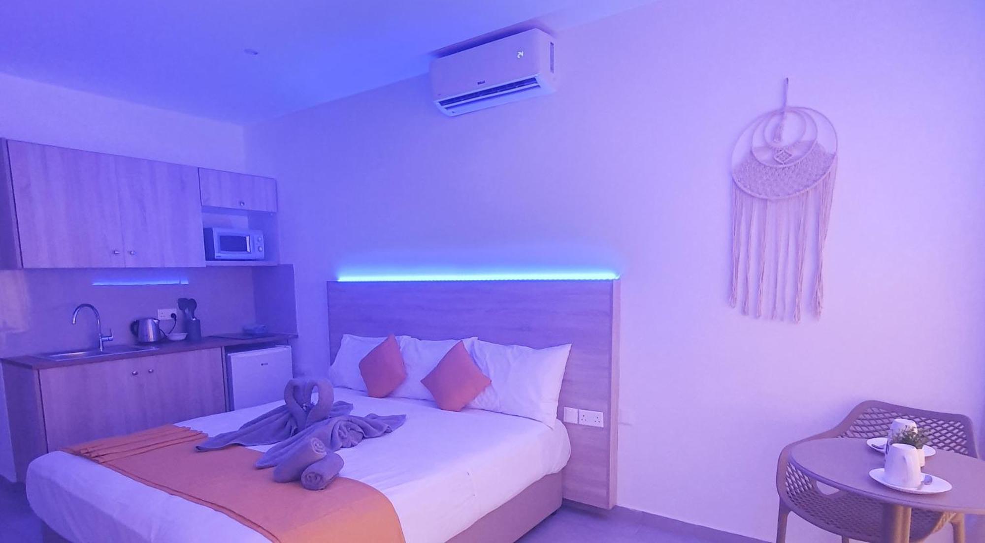 Sun Plaza Suites - Adults Only 아이아 나파 외부 사진
