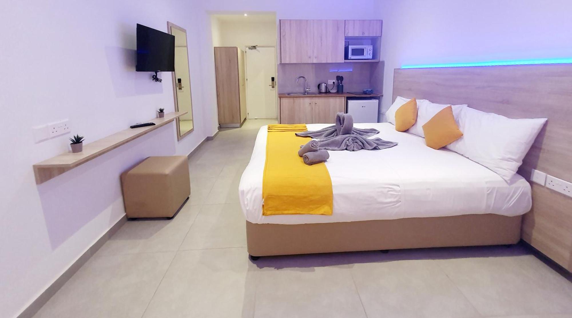 Sun Plaza Suites - Adults Only 아이아 나파 외부 사진