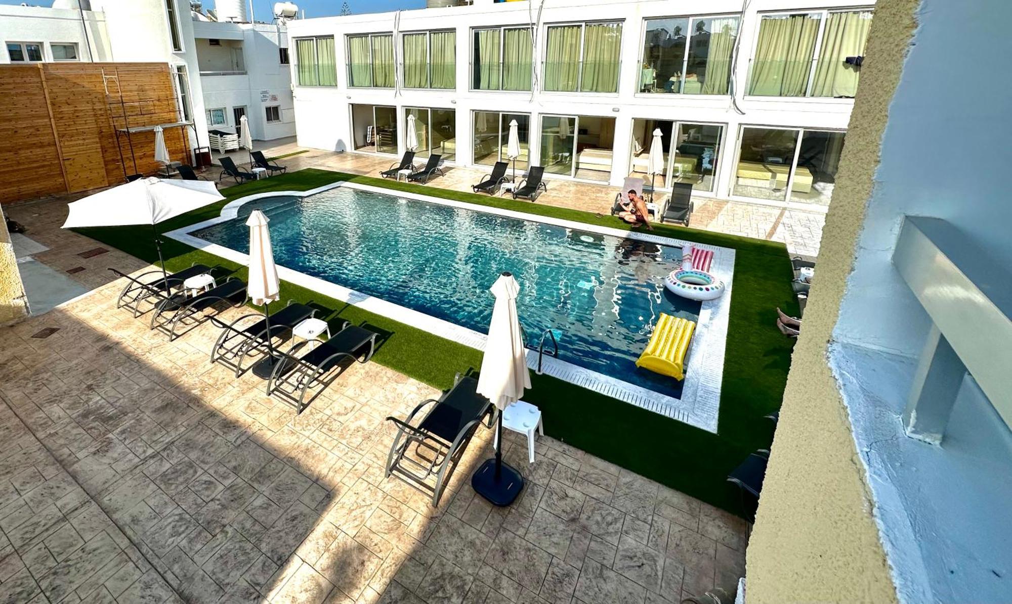 Sun Plaza Suites - Adults Only 아이아 나파 외부 사진