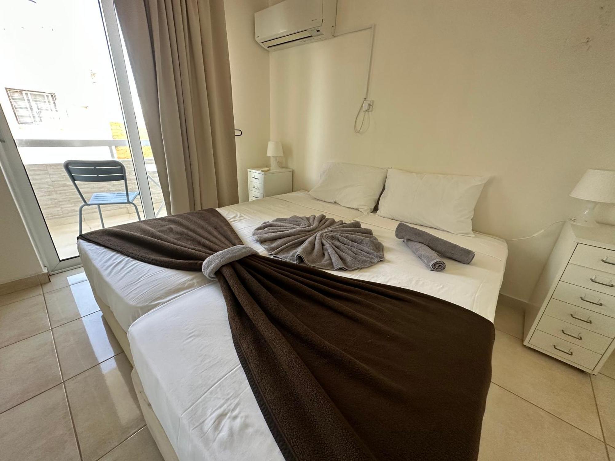 Sun Plaza Suites - Adults Only 아이아 나파 외부 사진