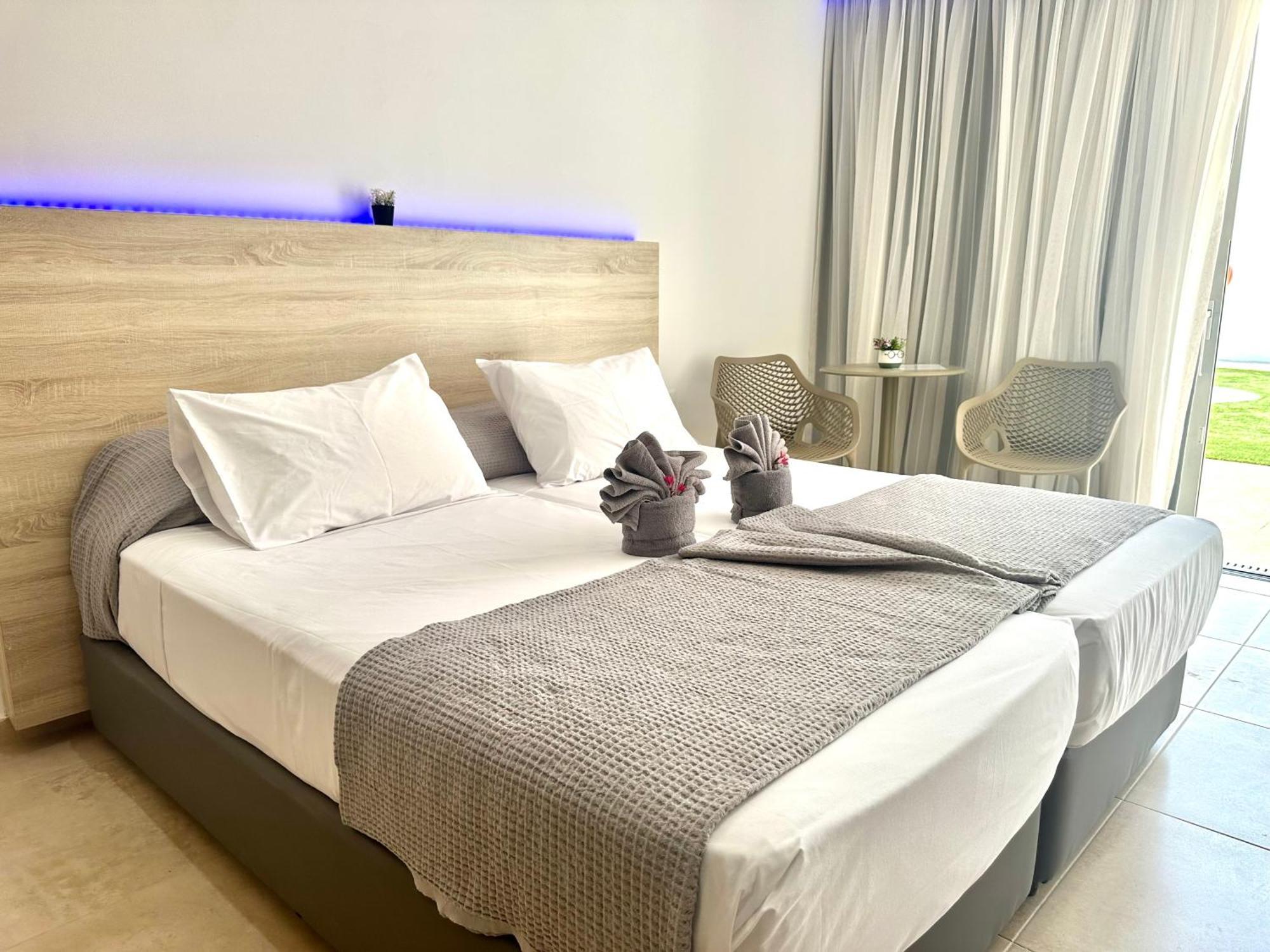 Sun Plaza Suites - Adults Only 아이아 나파 외부 사진