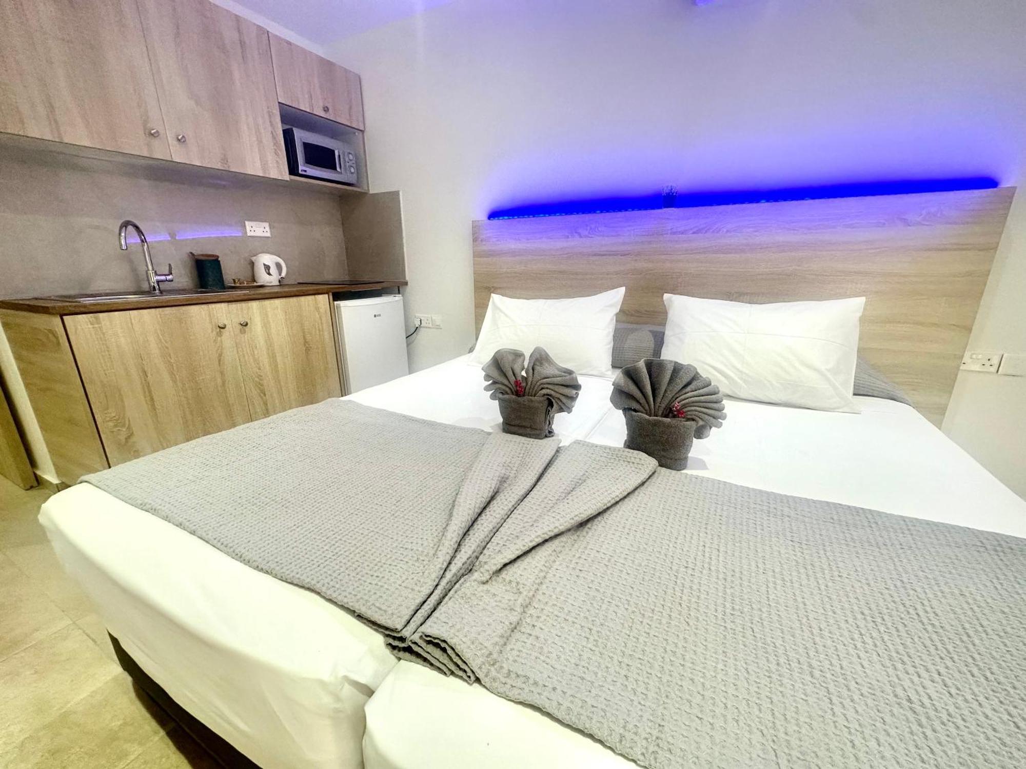 Sun Plaza Suites - Adults Only 아이아 나파 외부 사진