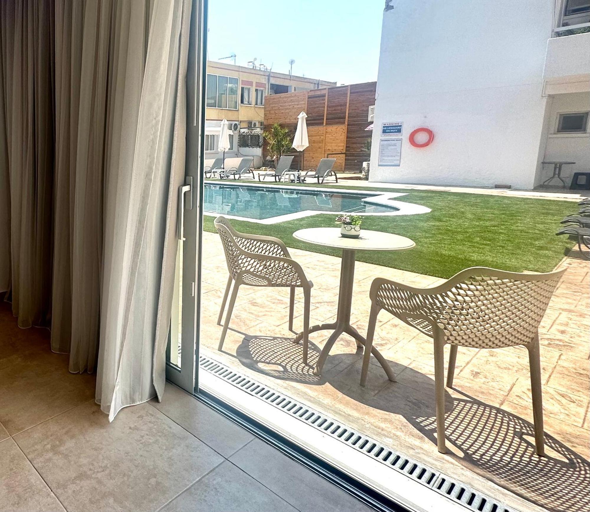 Sun Plaza Suites - Adults Only 아이아 나파 외부 사진